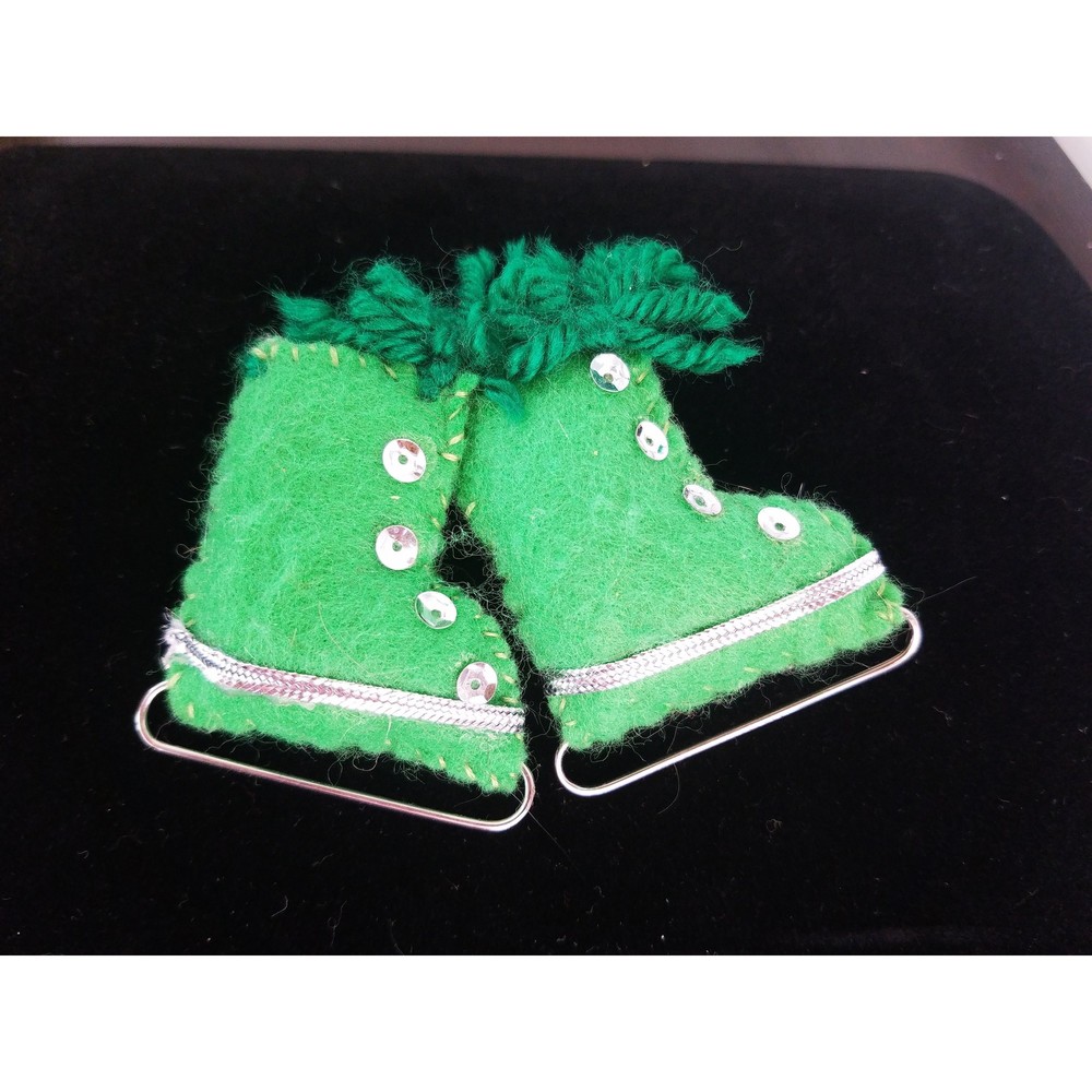 Vintage Green Ice Skate Brooch Pin